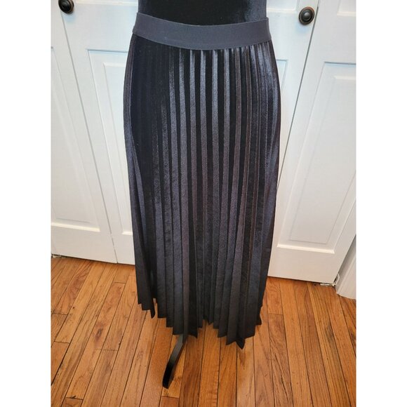 Jaclyn Smith Dresses & Skirts - Black Velour Pleated Midi Skirt Jaclyn Smith M Glam Whimsygoth Goth Fairy Party